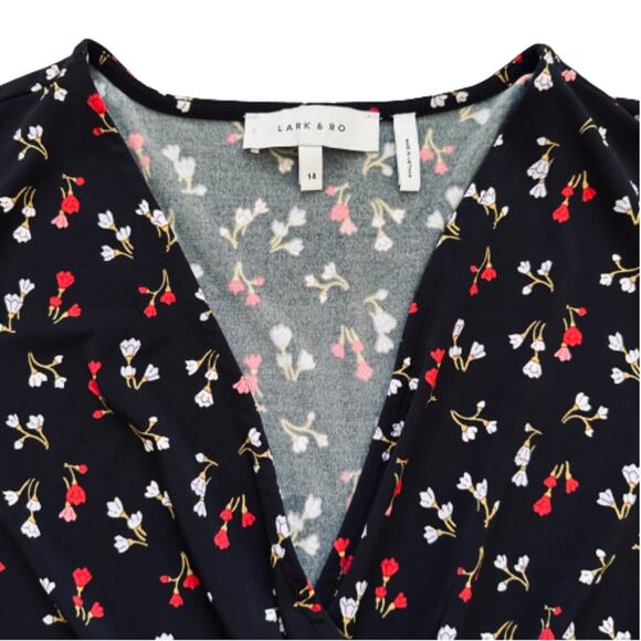 Lark & Ro Dress Black Red Floral V-Neck Short Sleeve Faux Wrap Dress Size 14 NEW - Picture 4 of 12